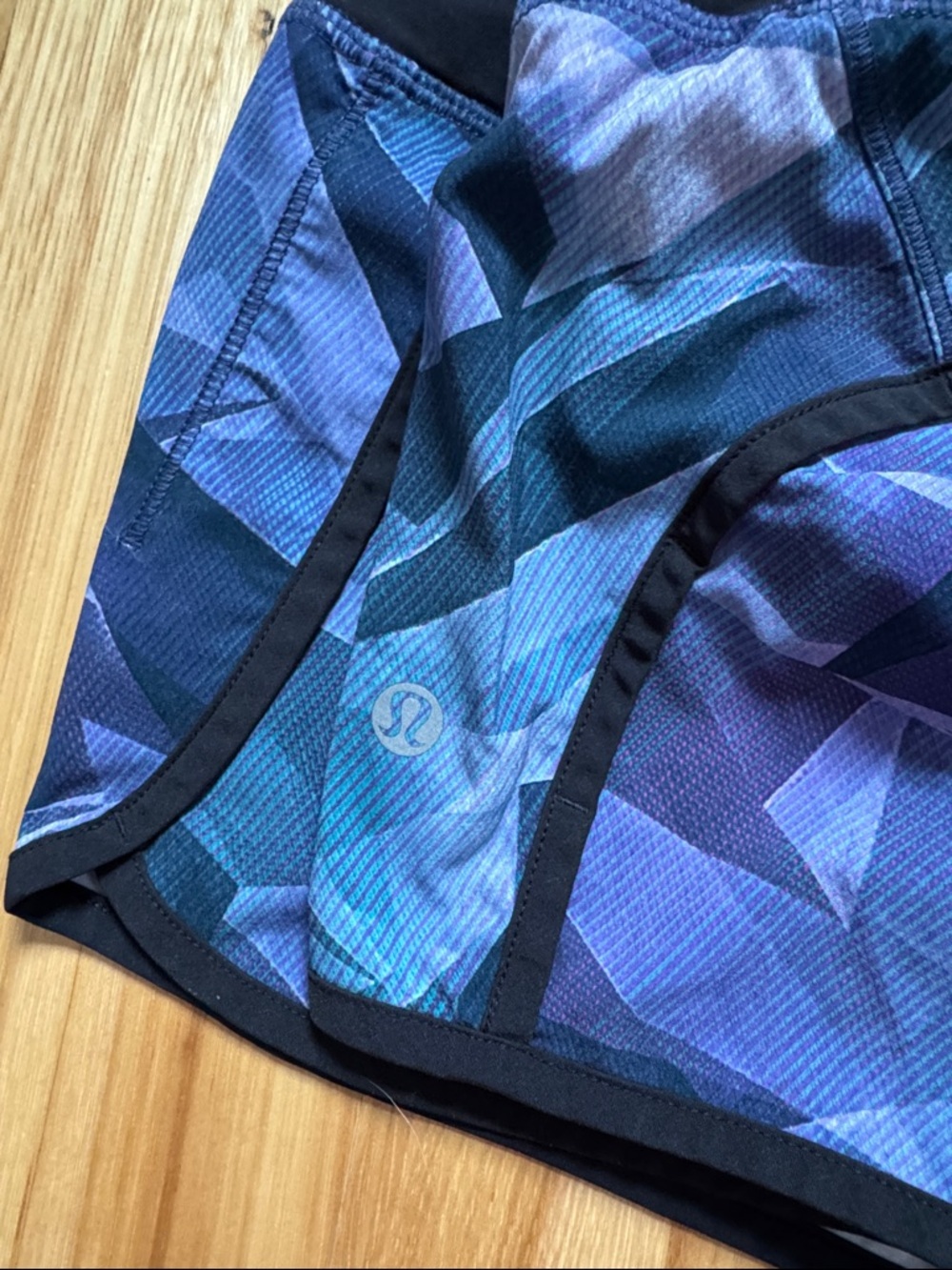 Lululemon Run Times Short 4" Pretty Prism Multi Black Size 4 - Picture 2 of 4